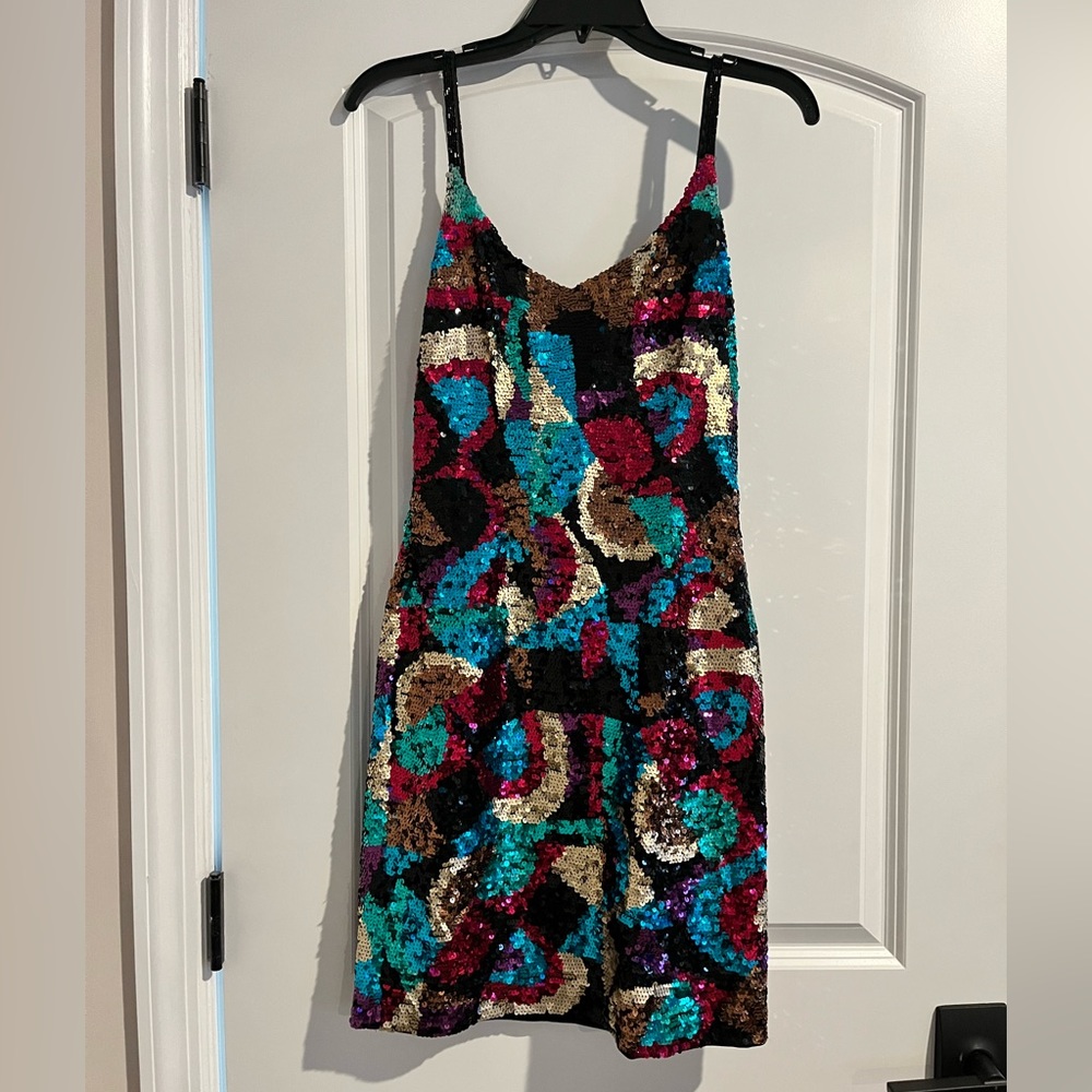 A gorgeous dress for the holiday season!